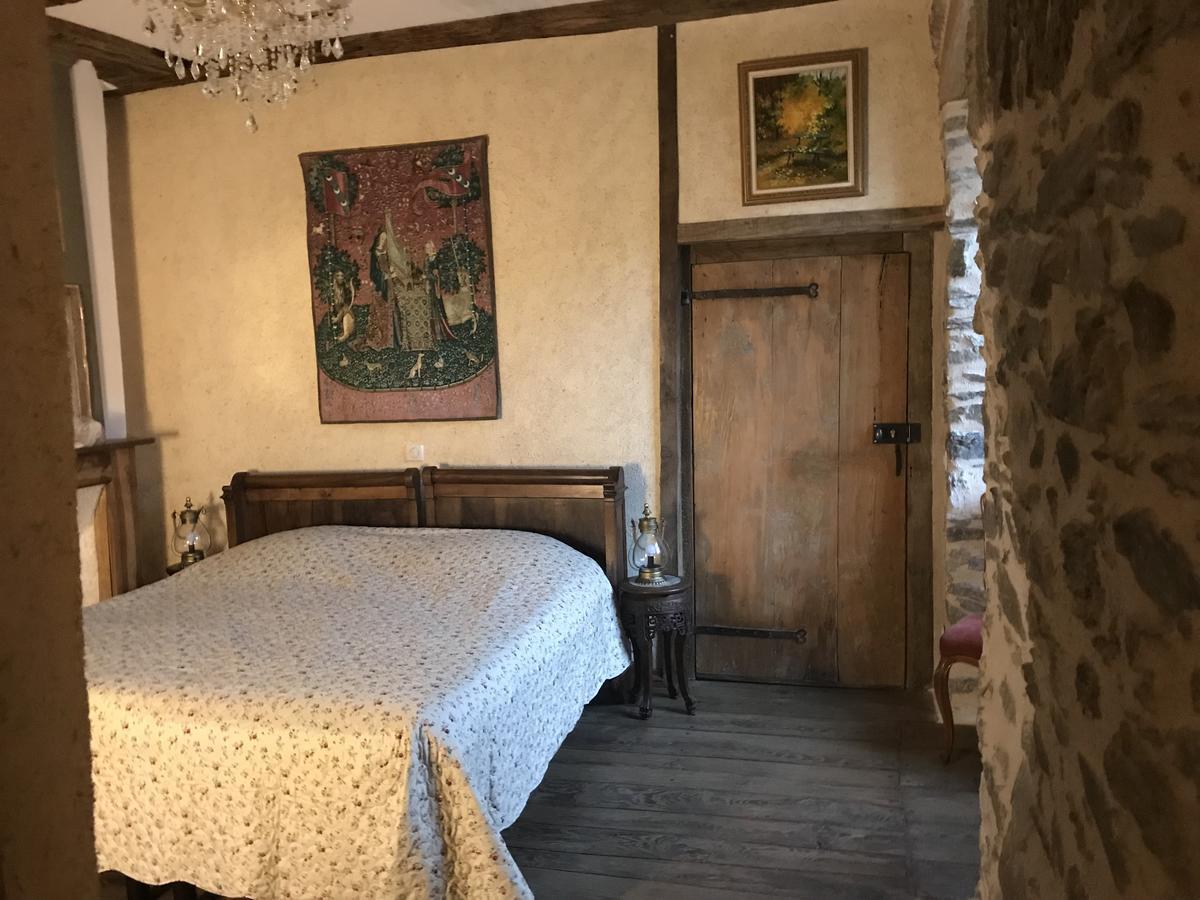 Portail Haut Bed & Breakfast Previnquieres Exterior photo