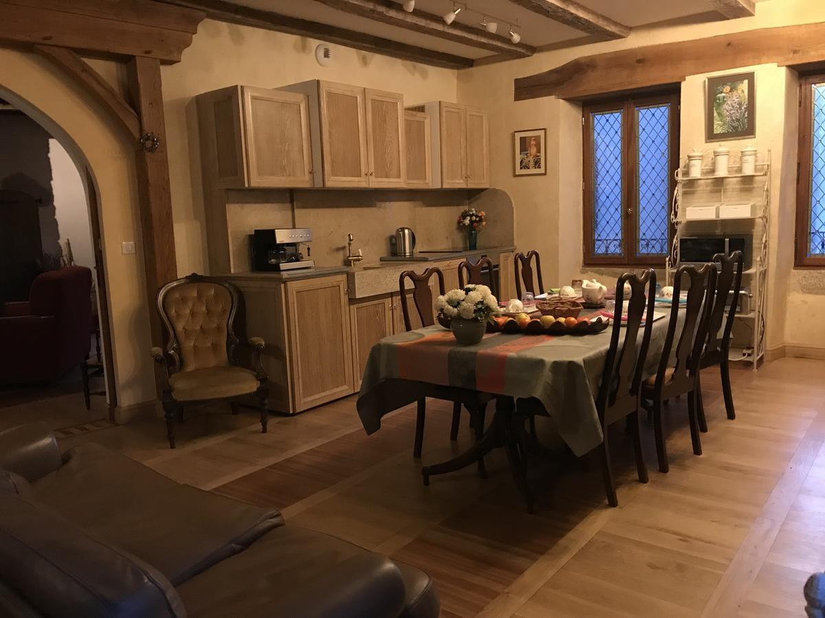 Portail Haut Bed & Breakfast Previnquieres Exterior photo