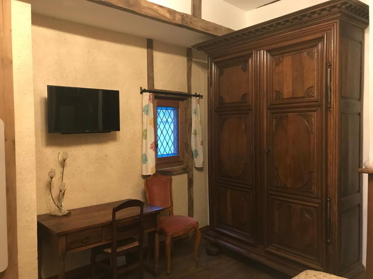 Portail Haut Bed & Breakfast Previnquieres Exterior photo